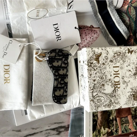 NWT-DIOR SADDLE FLAP CARD HOLDER. - Picture 8 of 16